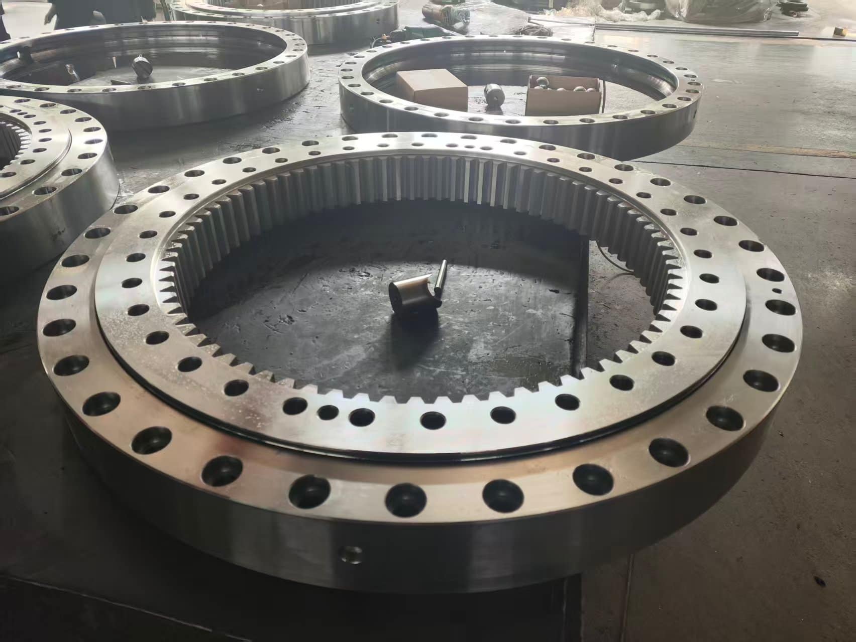 Slewing bearing for excavators