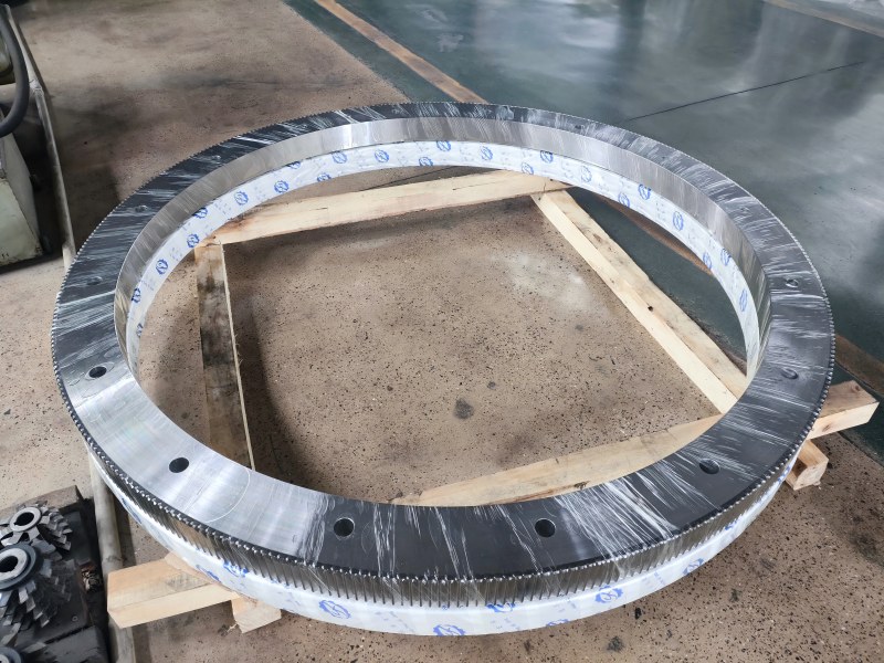 Double-row ball slewing bearing with inner gear Double-row ball slewing bearing with inner gear